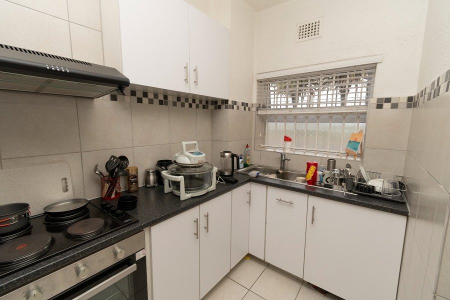 To Let 1 Bedroom Property for Rent in Kenilworth Western Cape